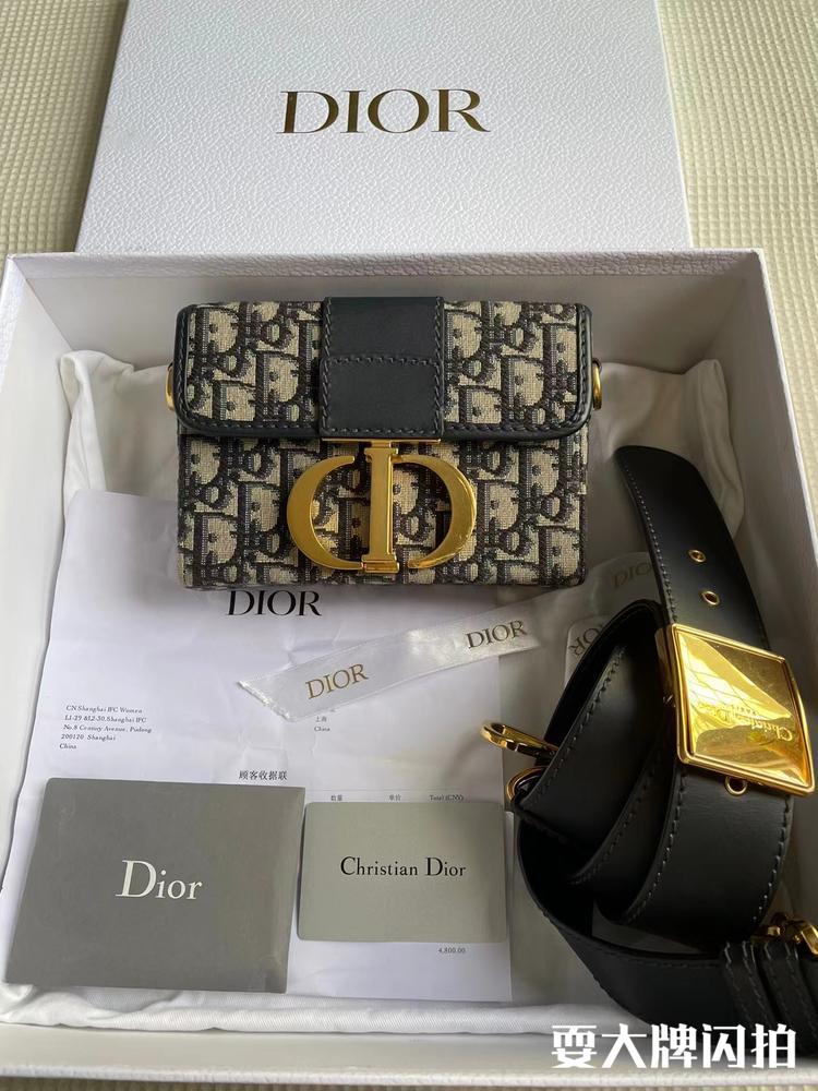 Dior迪奥 全新大全套老花蒙田mini box盒子包 Dior全新大全套老花蒙田mini box盒子包，经典小巧时尚的包型，五金的质感也超棒，复古时尚包型手拿凹造型都很好看，22年购入有票